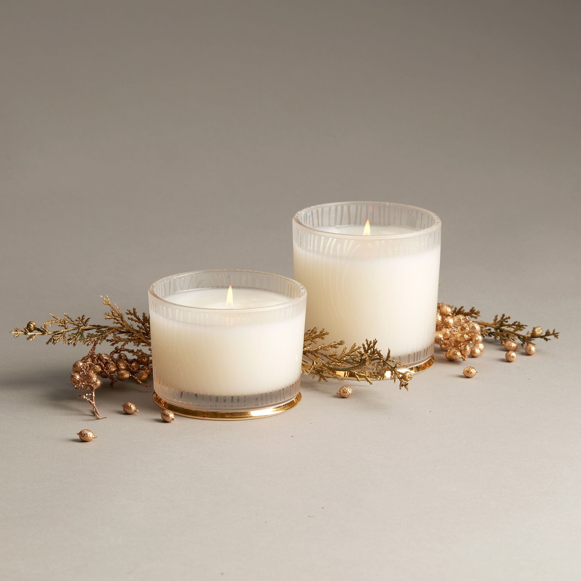 Frasier Fir? Gilded Frosted Wood Grain Candle - Image 2